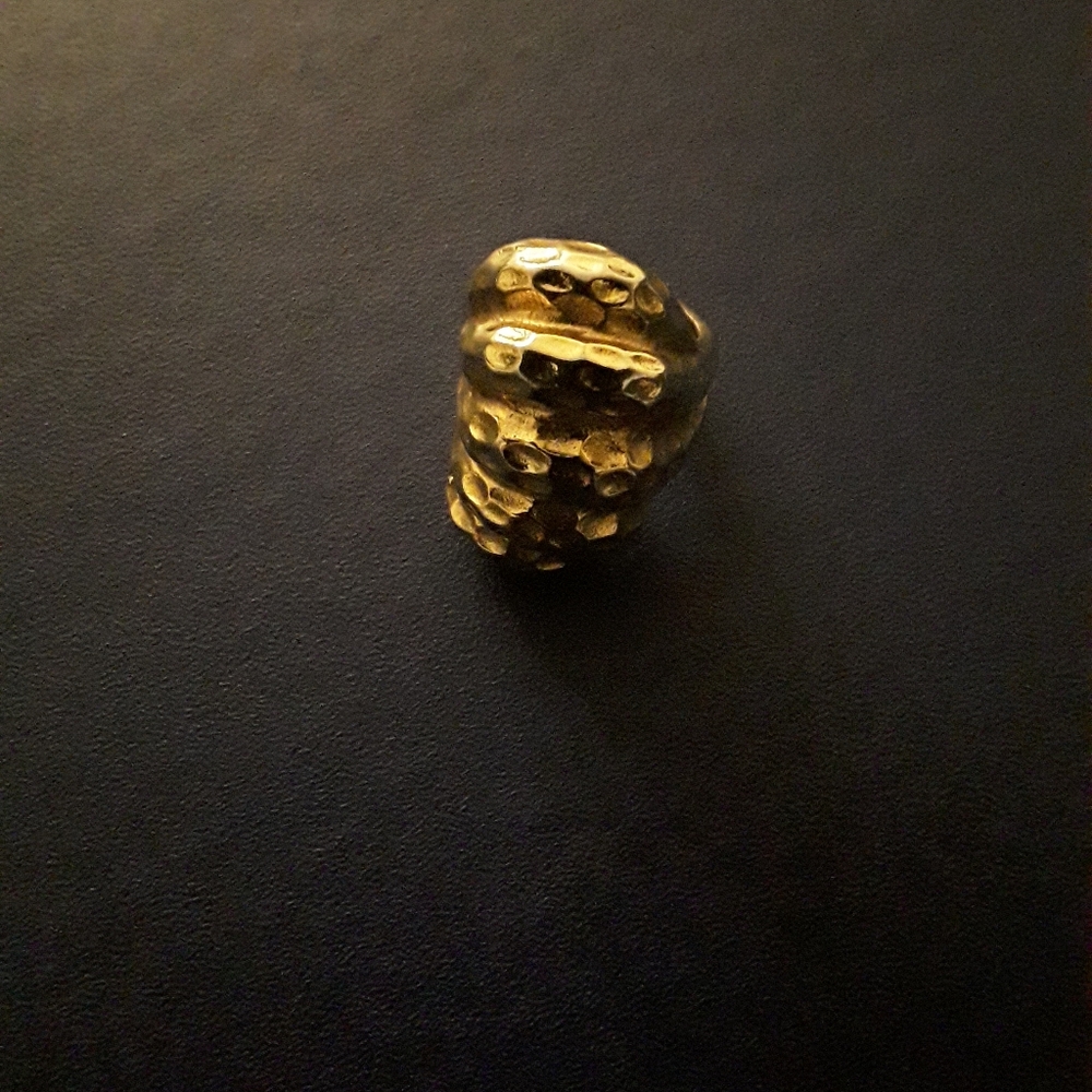 18kge Nugget Textured Ring